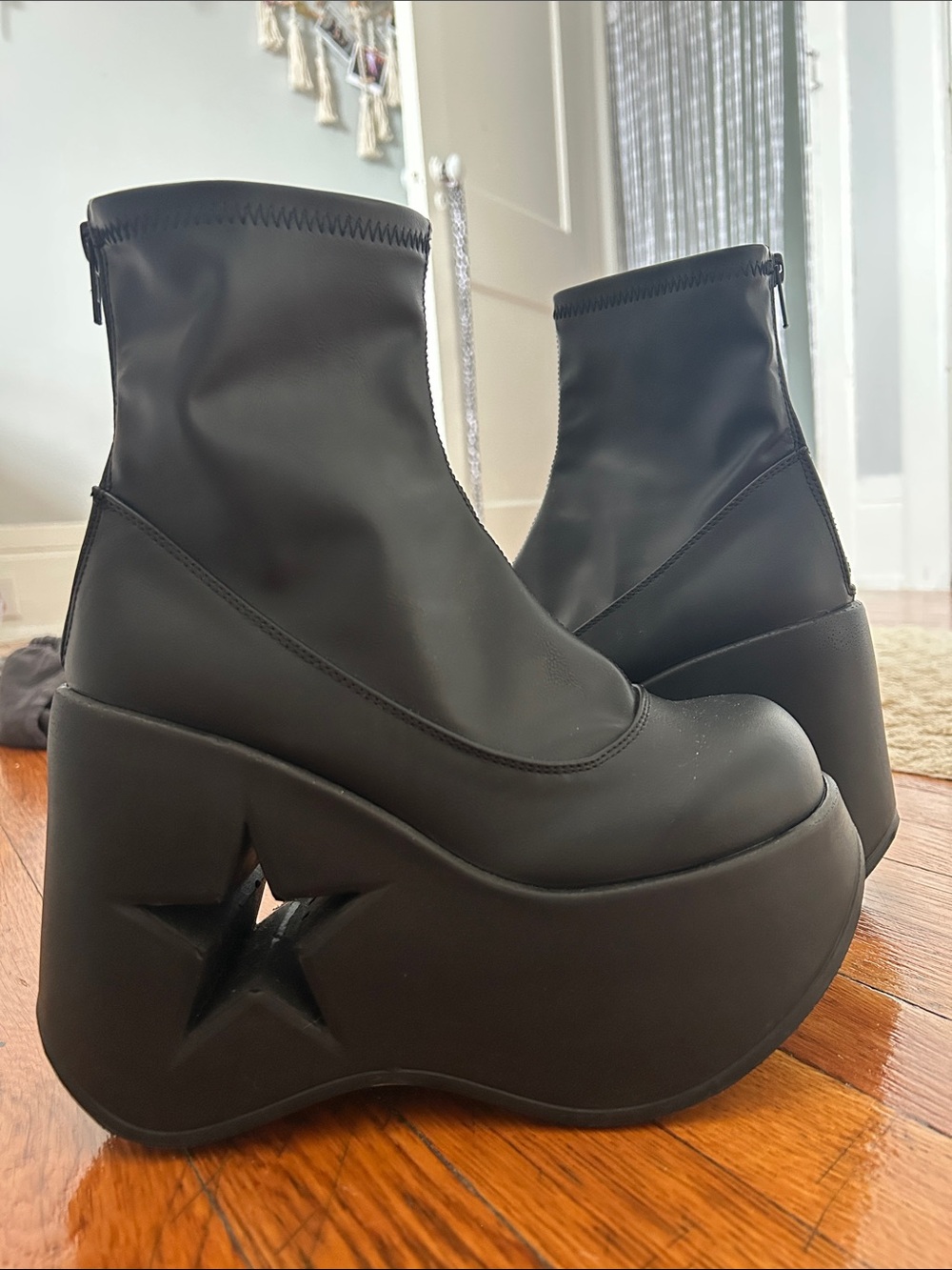 demonia cult dynamite-100 platform ankle boots